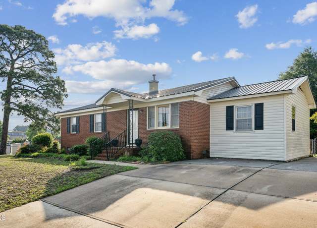 Property at 3115 Legion Rd, Hope Mills, NC 28348, 3 beds, 1 bath