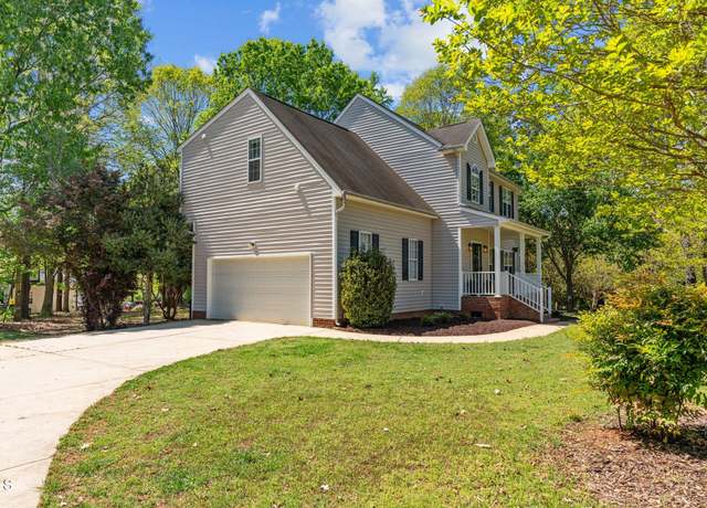 Property at 720 Raymond Dr, Clayton, NC 27527, 3 beds, 2.5 baths
