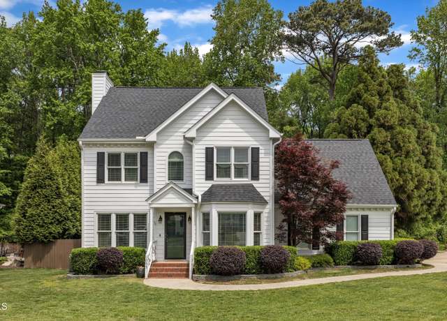 Property at 1005 Thorncroft Ln, Apex, NC 27502, 4 beds, 3.5 baths