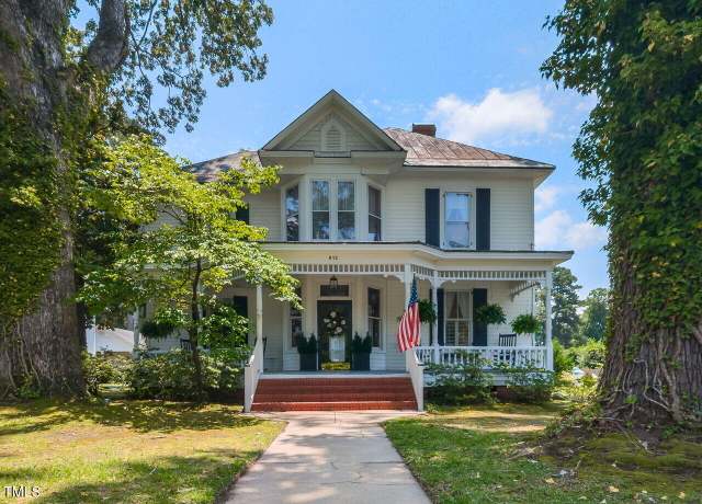 Property at 612 College St, Clinton, NC 28328, 5 beds, 3.5 baths