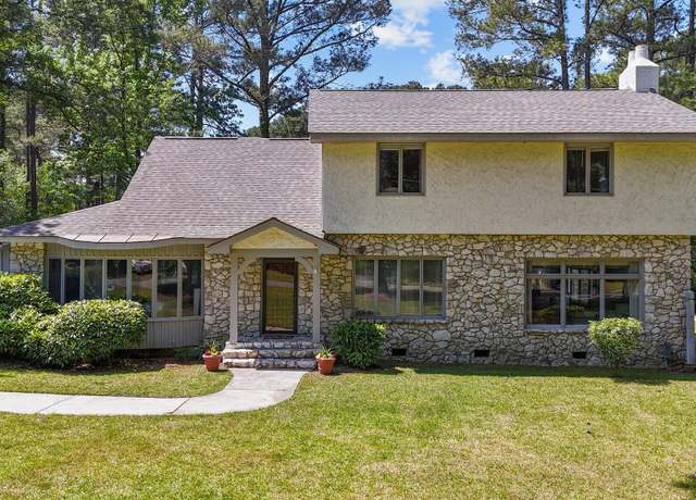 Property at 409 W Holding St, Smithfield, NC 27577, 4 beds, 3 baths