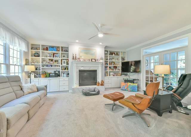 Property at 104 Buckeye Ln, Chapel Hill, NC 27516, 5 beds, 4.5 baths