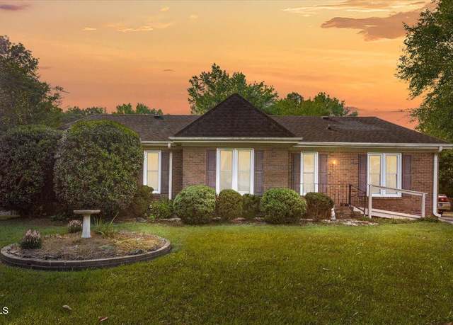 Property at 1641 Regency Dr, Burlington, NC 27215, 3 beds, 2 baths