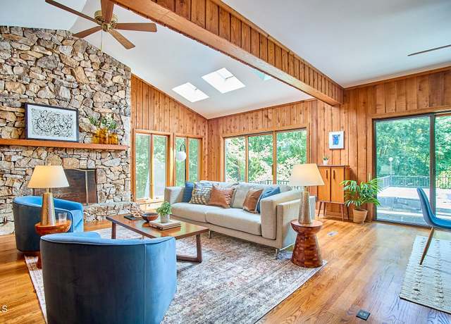 Property at 37 Wedgewood Rd, Chapel Hill, NC 27514, 4 beds, 4.5 baths