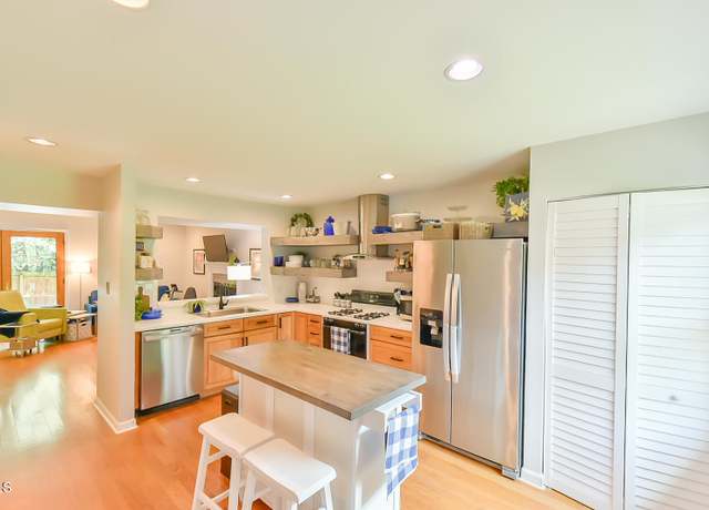 Property at 875 Martin Luther King Jr Blvd #7, Chapel Hill, NC 27514, 2 beds, 1.5 baths