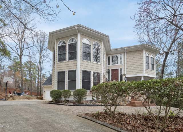 Property at 104 Sierra Dr, Chapel Hill, NC 27514, 6 beds, 4.5 baths
