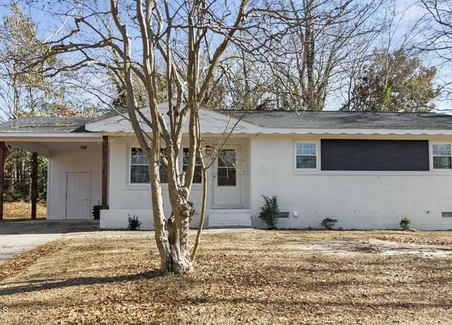 Property at 425 Lansdowne Rd, Fayetteville, NC 28314, 3 beds, 2 baths