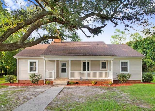 Property at 507 E Woodall St, Smithfield, NC 27577, 4 beds, 2.5 baths