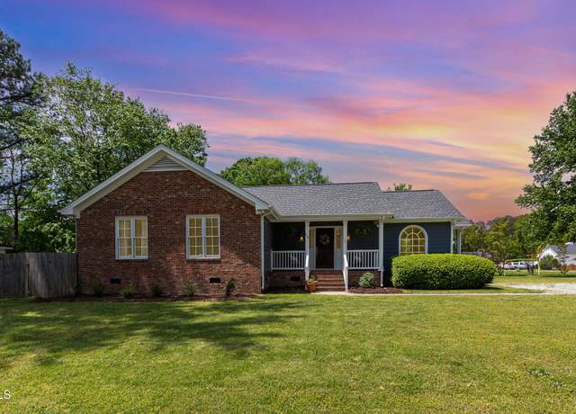 Property at 500 Hunters Ridge Dr, Fuquay Varina, NC 27526, 3 beds, 2 baths