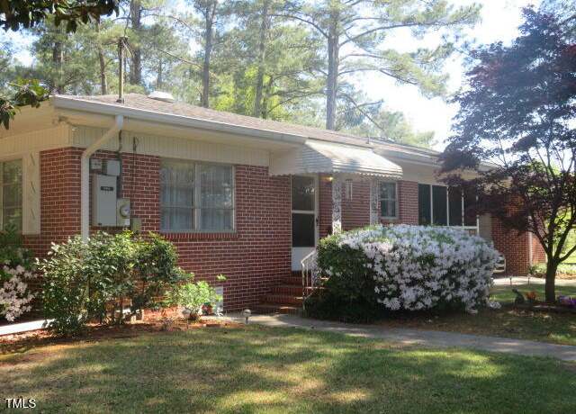 Property at 202 E College St, Salemburg, NC 28385, 4 beds, 2 baths