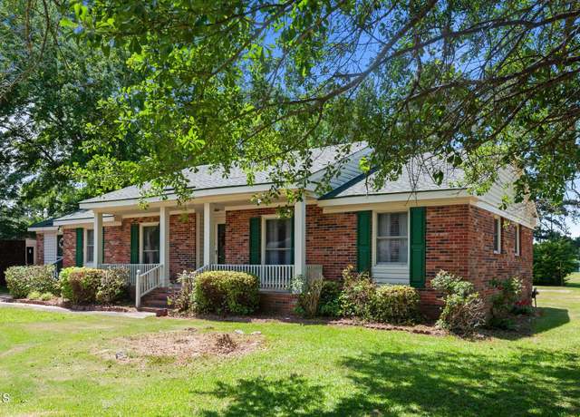 Property at 214 Allendale Dr, Greenville, NC 27834, 3 beds, 2.5 baths