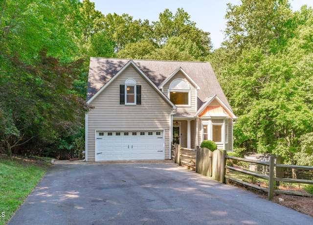 Property at 105 Greenbriar Ct, Chapel Hill, NC 27516, 3 beds, 3.5 baths