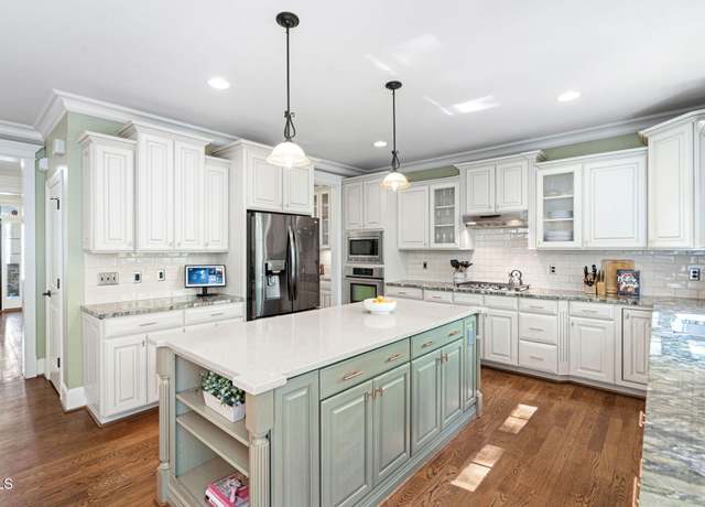 Property at 4121 Enfield Ridge Dr, Cary, NC 27519, 5 beds, 5 baths