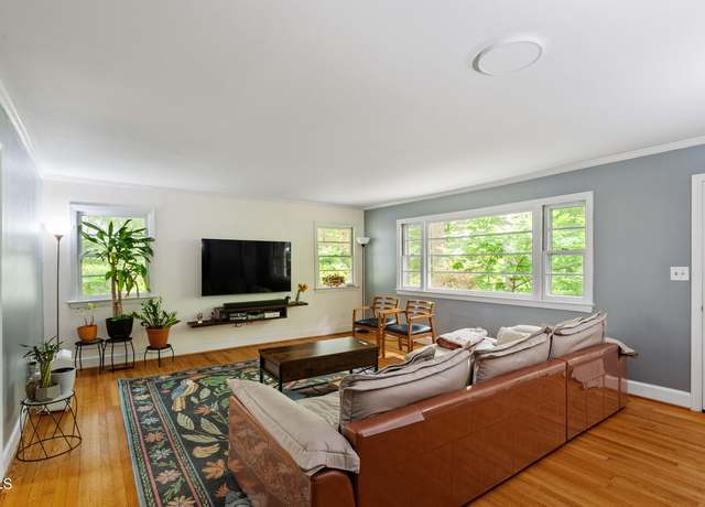 Property at 7 Woodward Way, Chapel Hill, NC 27516, 3 beds, 1.5 baths