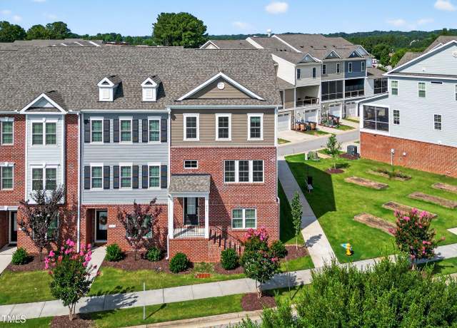 Property at 986 Gateway Commons Cir, Wake Forest, NC 27587, 4 beds, 3.5 baths