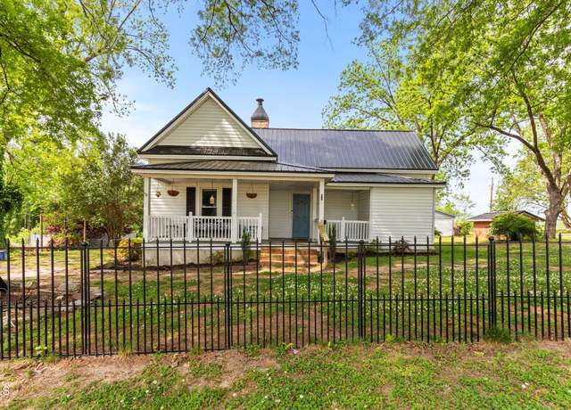 Property at 2102 Courtland Dr, Sanford, NC 27330, 3 beds, 2 baths