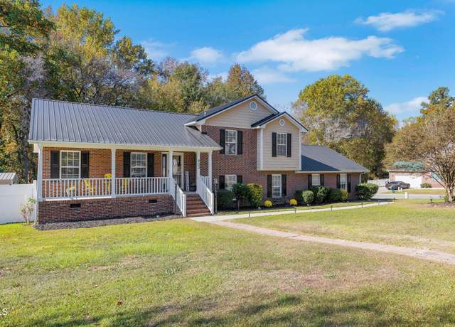 Property at 902 Bugle Call Dr, Fayetteville, NC 28314, 4 beds, 3.5 baths