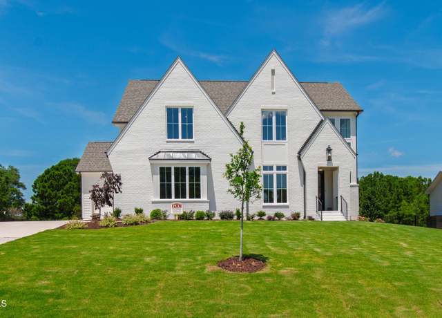 Property at 808 Shiloh Hills Dr, Fuquay Varina, NC 27526, 5 beds, 4.5 baths