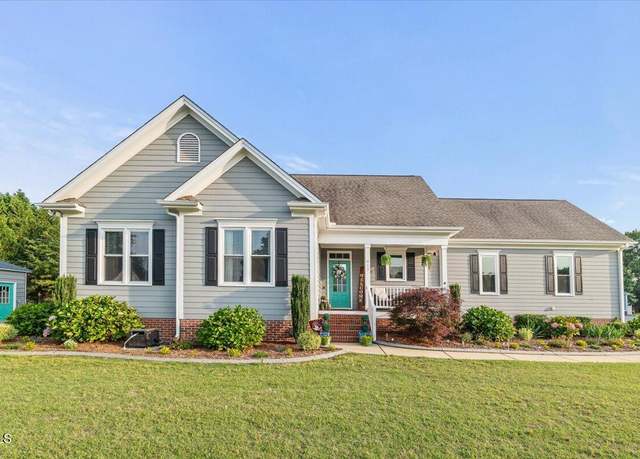 Property at 817 Mossy Oak Dr, Fuquay Varina, NC 27526, 3 beds, 2 baths