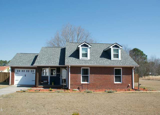 Property at 1530 Calabash Dr, Parkton, NC 28371, 3 beds, 2 baths