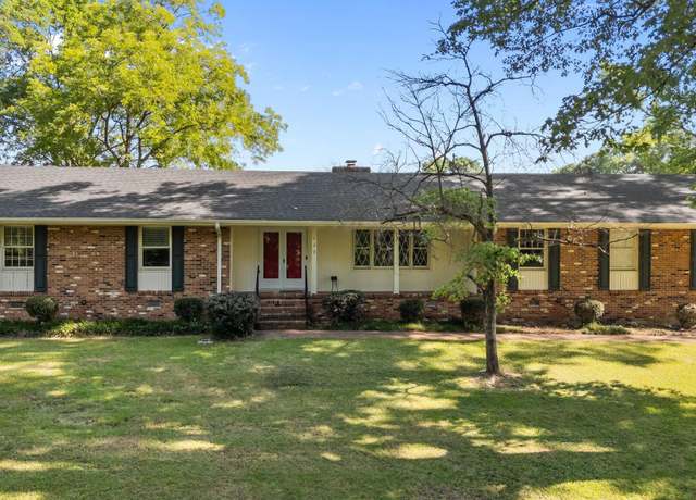 Property at 129 Castle Dr, Smithfield, NC 27577, 3 beds, 2 baths
