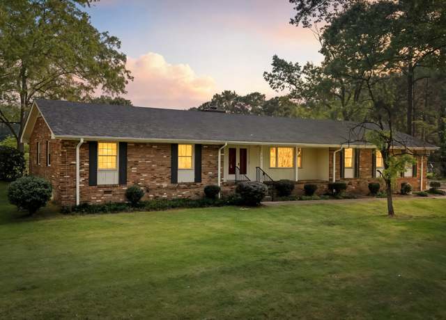 Property at 129 Castle Dr, Smithfield, NC 27577, 3 beds, 2 baths
