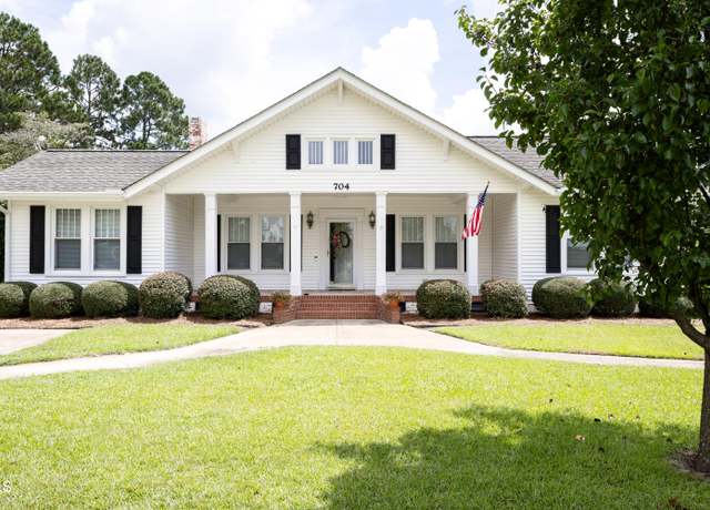 Property at 704 N Lincoln St, Benson, NC 27504, 4 beds, 3.5 baths
