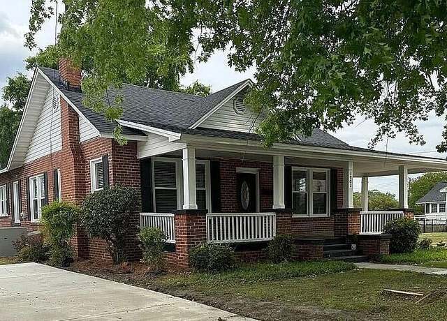 Property at 3902 W Wilson St, Farmville, NC 27828, 3 beds, 2 baths