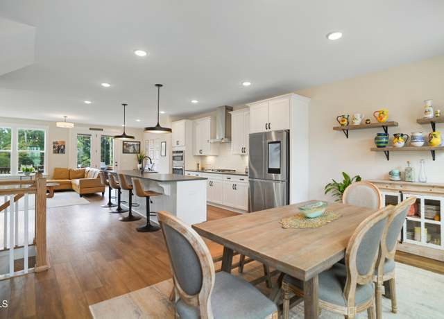 Property at 2055 Eva Pearl Dr, Apex, NC 27502, 4 beds, 4 baths