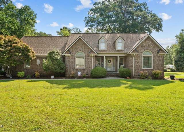 Property at 5924 Finish Line Dr, Hope Mills, NC 28348, 3 beds, 2 baths