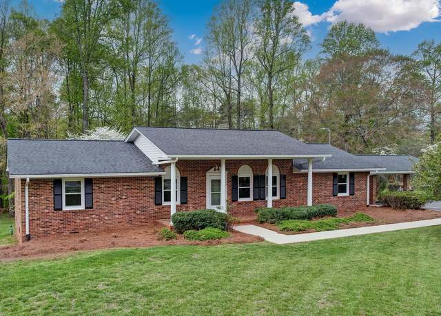 Property at 140 Clifton Dr, Reidsville, NC 27320, 3 beds, 2 baths