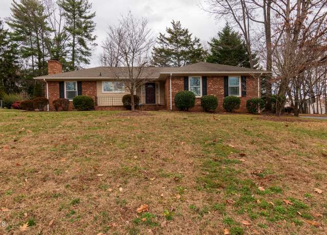 Property at 2 Great Castle Ct, Greensboro, NC 27455, 3 beds, 2 baths