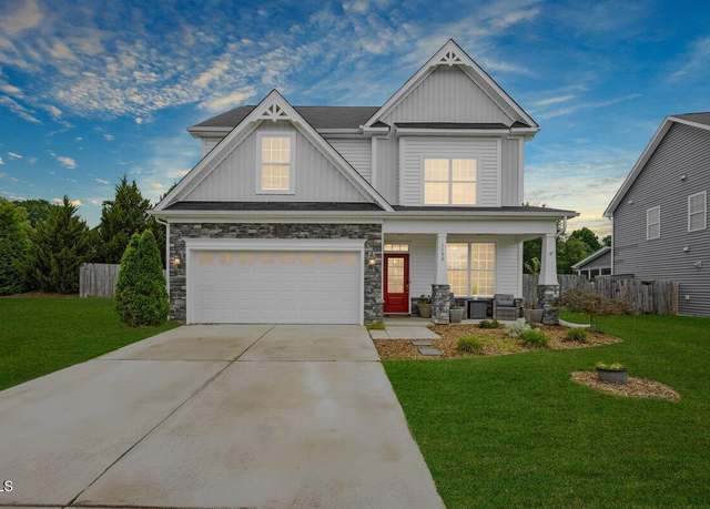 Property at 1152 Summer Meadow Dr, Fuquay Varina, NC 27526, 5 beds, 3.5 baths