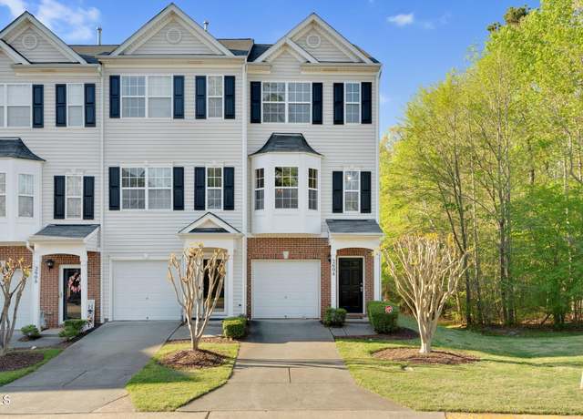 Property at 2604 Wyntercrest Ln, Durham, NC 27713, 2 beds, 2.5 baths