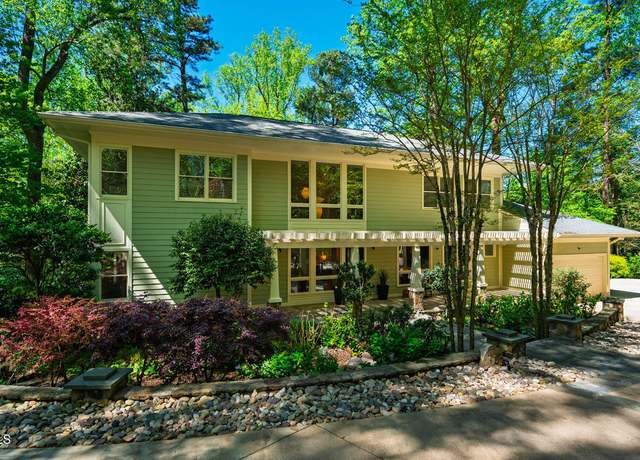 Property at 402 Westwood Dr, Chapel Hill, NC 27516, 6 beds, 4.5 baths