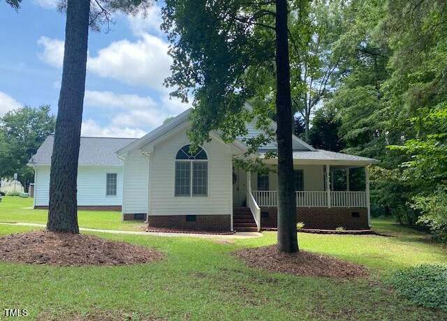 Property at 400 Westminster Dr, Clayton, NC 27520, 3 beds, 2 baths