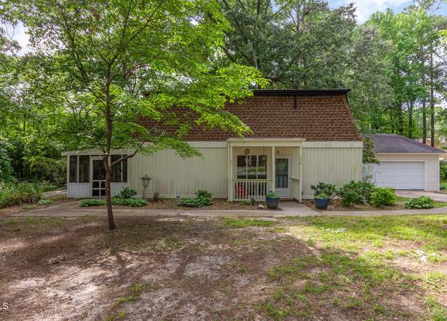 Property at 214 Woodcrest Ave, Smithfield, NC 27577, 4 beds, 2.5 baths