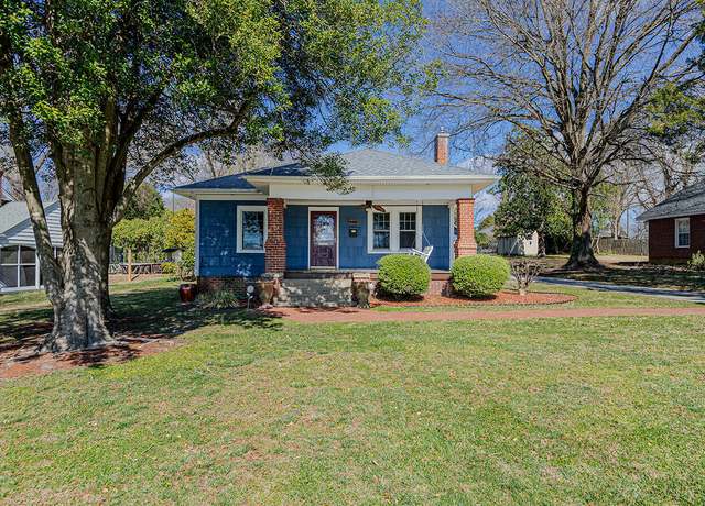 Property at 420 Parkview Dr, Burlington, NC 27215, 3 beds, 2 baths