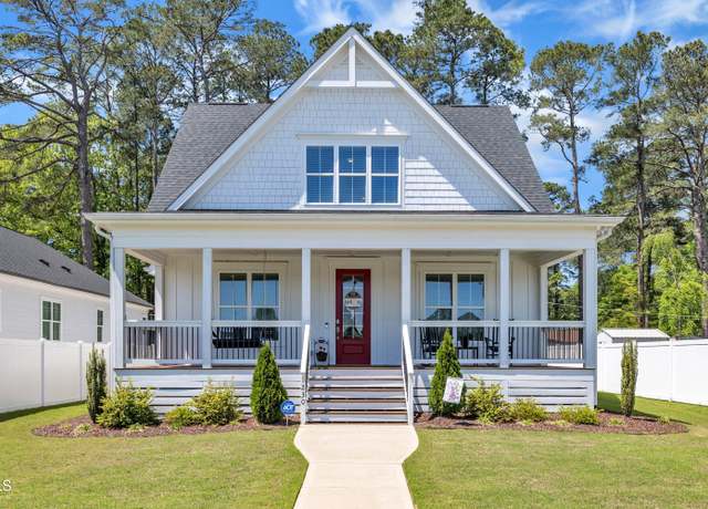 Property at 1230 S 2nd St, Smithfield, NC 27577, 3 beds, 2.5 baths
