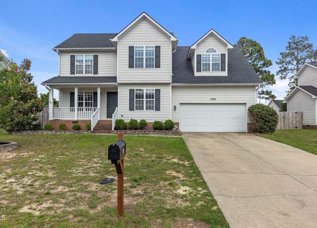 Property at 2929 Piney Mountain Dr, Hope Mills, NC 28348, 4 beds, 2.5 baths