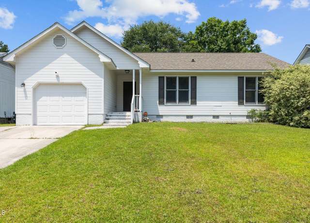 Property at 1324 Oak Knolls Dr, Fayetteville, NC 28314, 3 beds, 2 baths