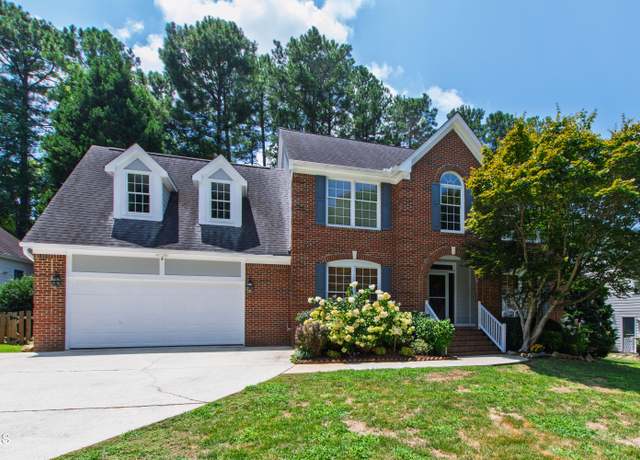 Property at 108 Tremont Cir, Chapel Hill, NC 27516, 4 beds, 2.5 baths