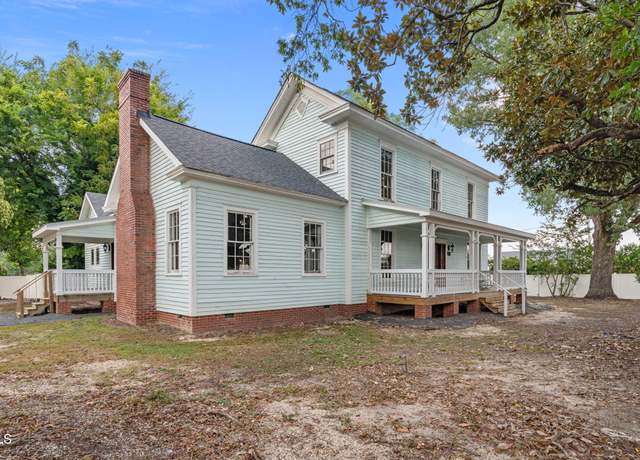 Property at 202 W Main St, Sanford, NC 27332, 4 beds, 3.5 baths