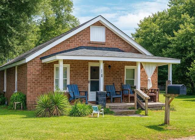 Property at 1300 Railroad Rd, Henderson, NC 27536, 3 beds, 1 bath