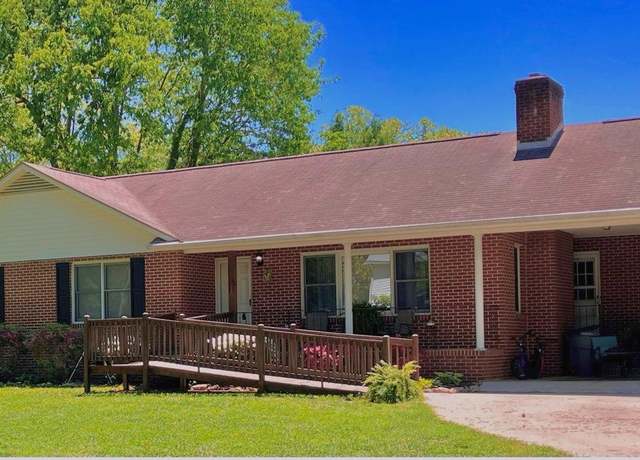 Property at 1114 Jefferson St, Boydton, VA 23917, 3 beds, 2 baths