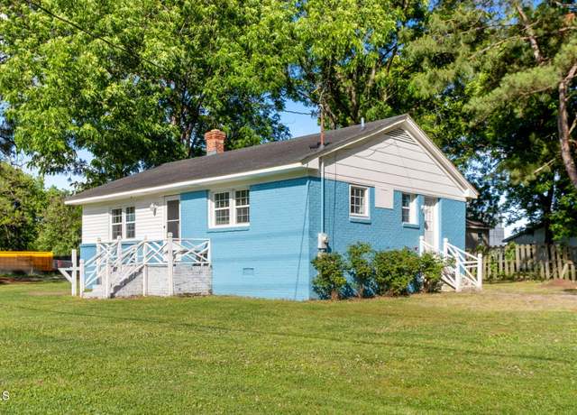 Property at 403 S Webb St, Selma, NC 27576, 2 beds, 1.5 baths