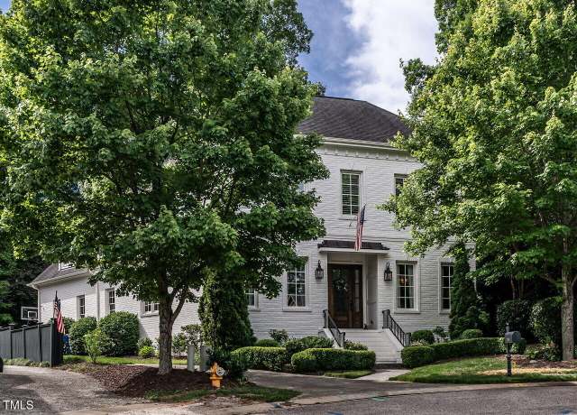 Property at 2900 Glenanneve Pl, Raleigh, NC 27608, 5 beds, 4.5 baths