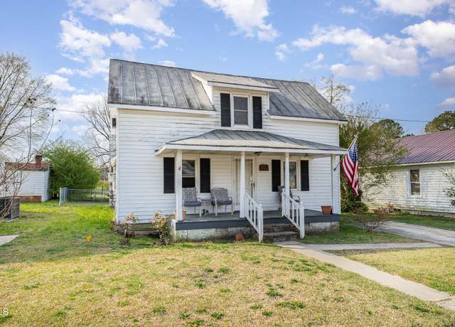 Property at 302 N Saratoga St, Stantonsburg, NC 27883, 3 beds, 2 baths