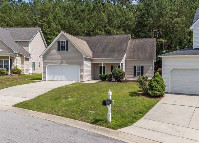 Property at 633 Prickly Pear Dr, Fuquay Varina, NC 27526, 4 beds, 2.5 baths