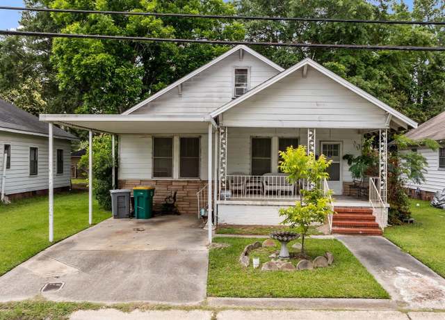 Property at 517 E 14th St, Lumberton, NC 28358, 4 beds, 2.5 baths